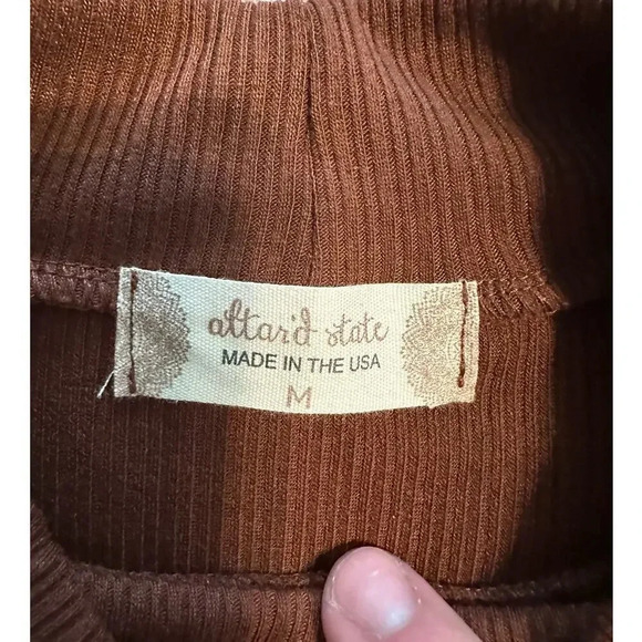 Altar'd State Cropped Mock Neck Ribbed Top Size Medium NWT Brown Long Sleeved - Picture 3 of 8